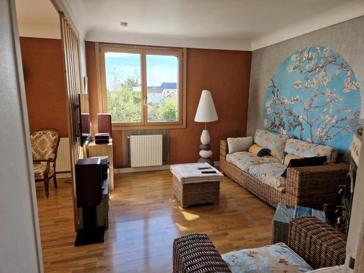 Chez David Apartment Bressuire Bagian luar foto